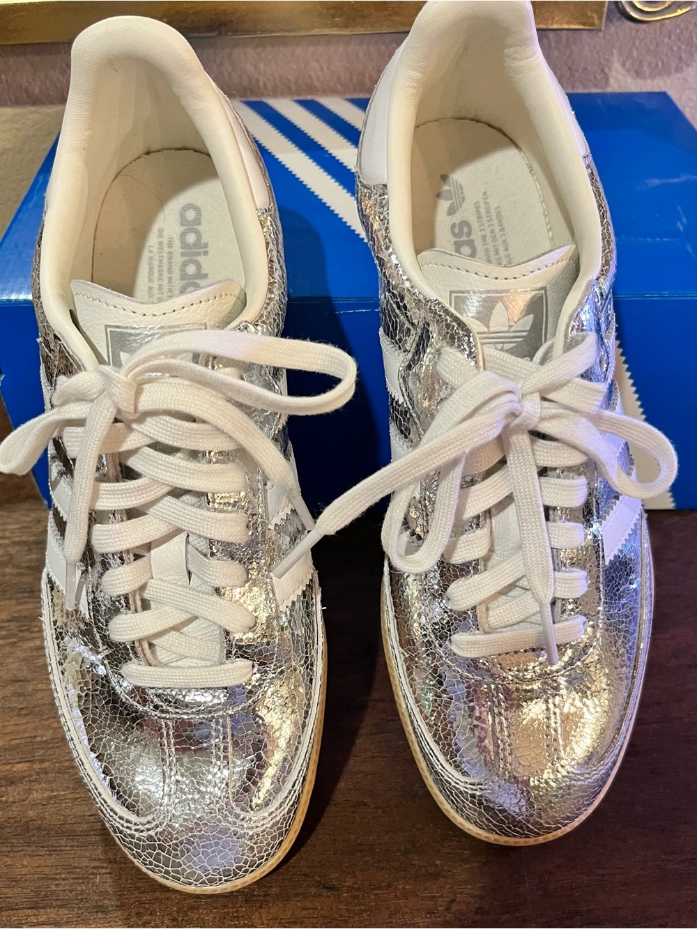 Adidas Samba Women’s Silver Crackle Metallic Sneakers with White Stripes size 8 - Picture 4 of 7